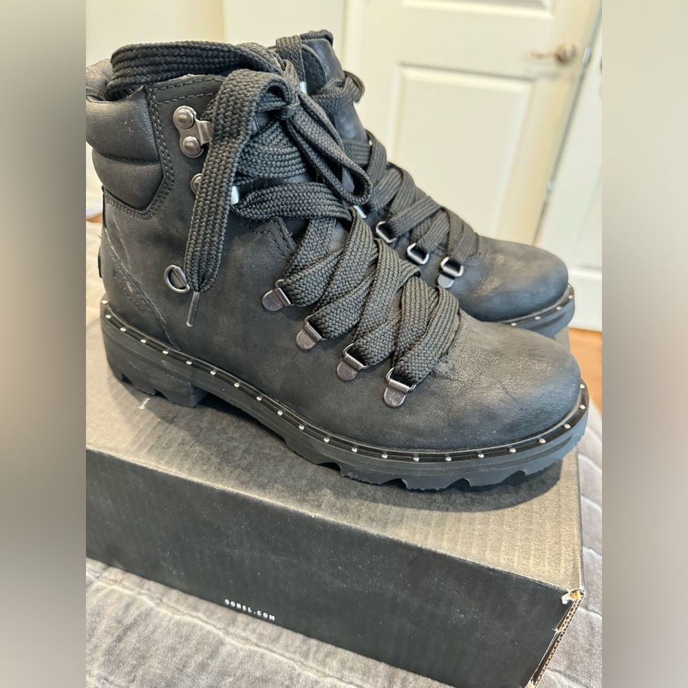 SOREL insulated hiking boots